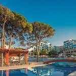 منتجع Cornelia De Luxe 5*