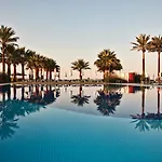 منتجع Cornelia De Luxe 5*