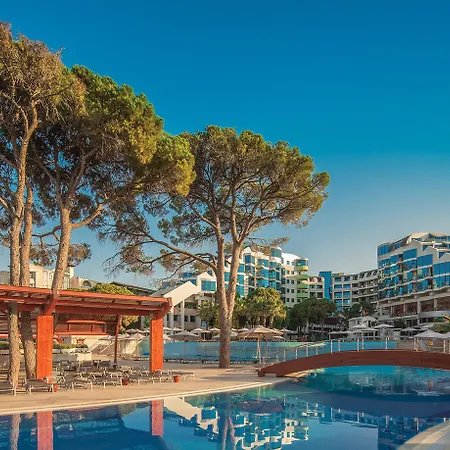 منتجع Cornelia De Luxe 5*