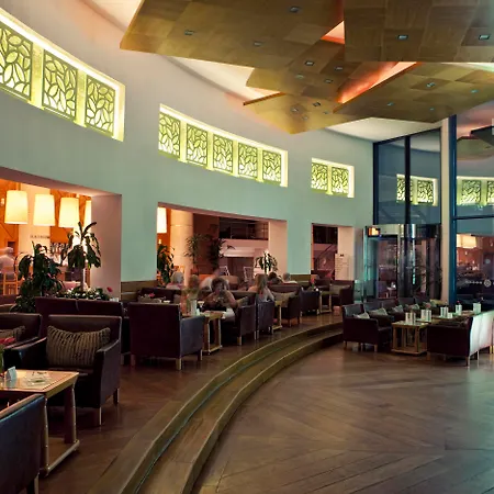 Cornelia De Luxe Resort