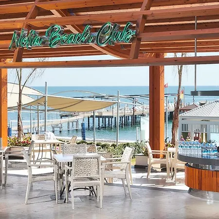 Cornelia De Luxe Complex