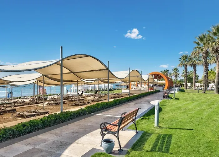 Cornelia De Luxe 베렉